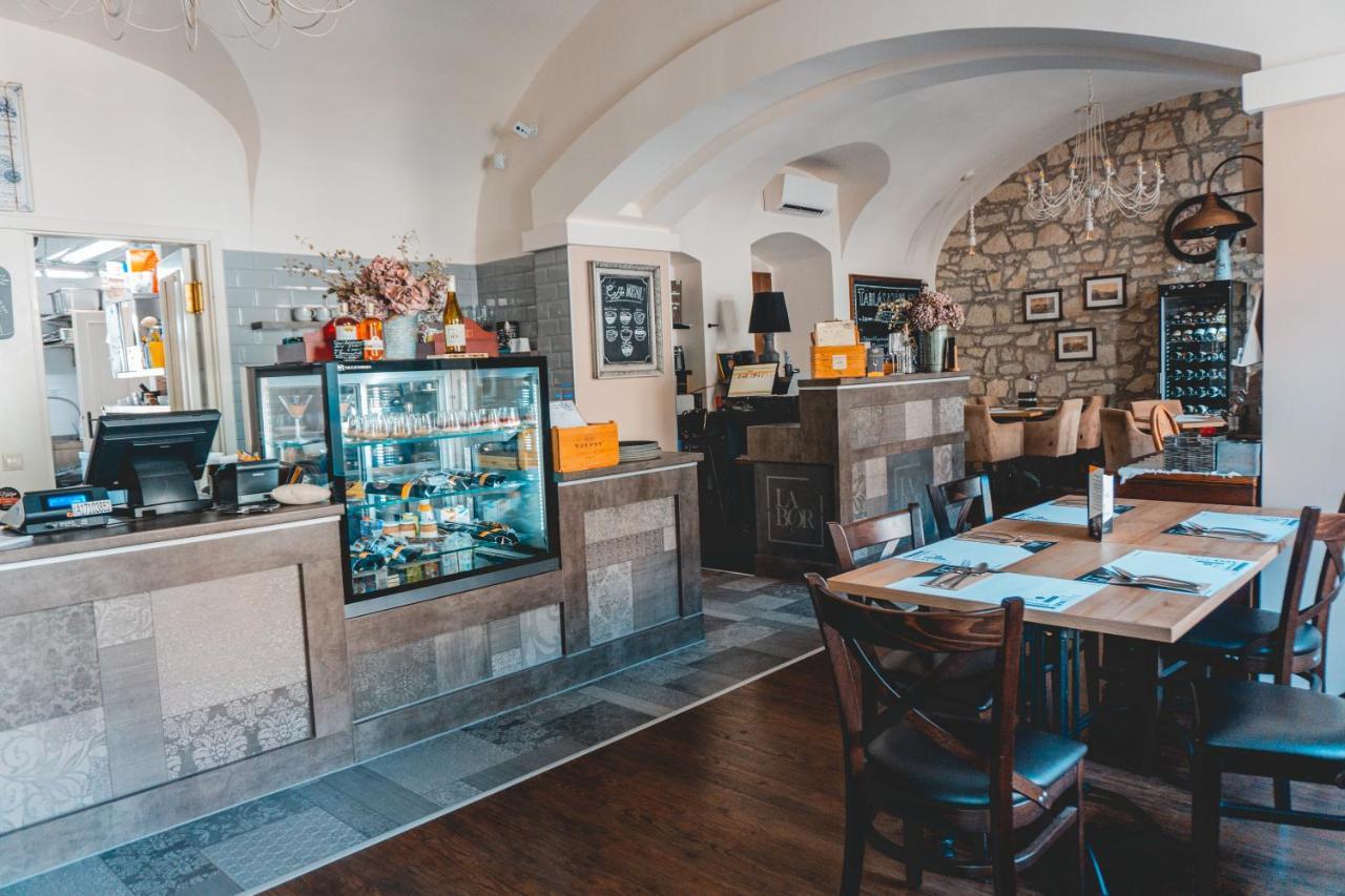 Hotel LaBor Kvártély à Tokaj Extérieur photo